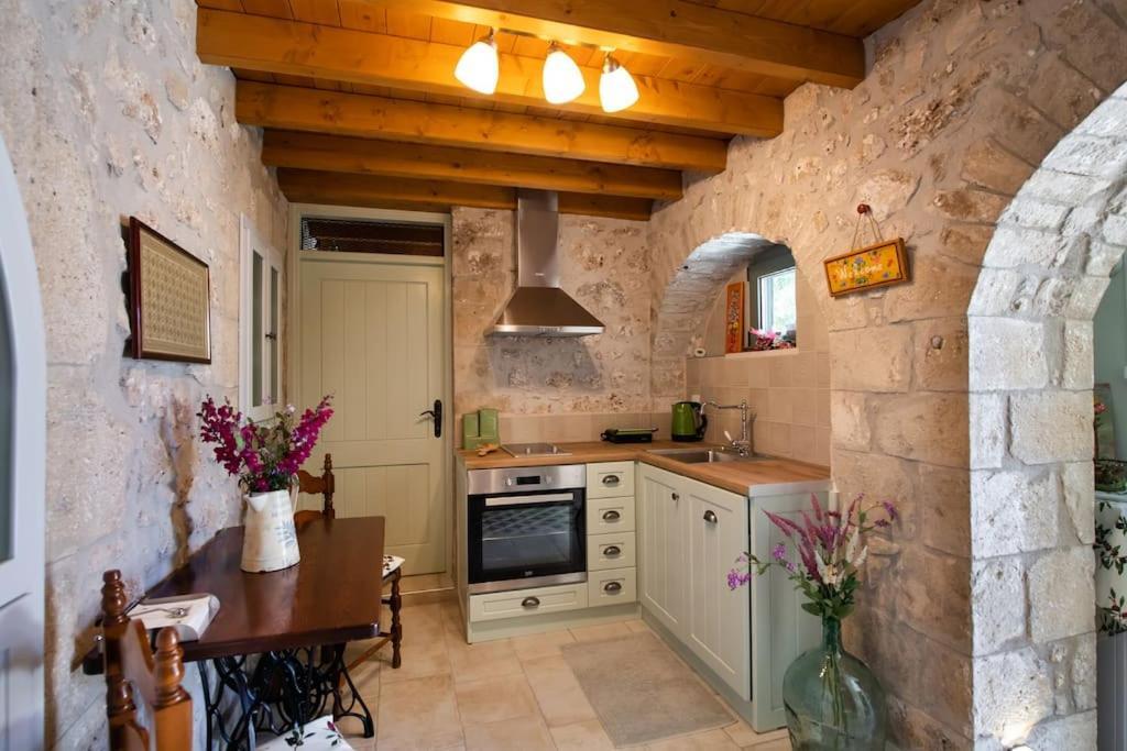 La Casa Di Bella A Tradional Stone House With Barbecue