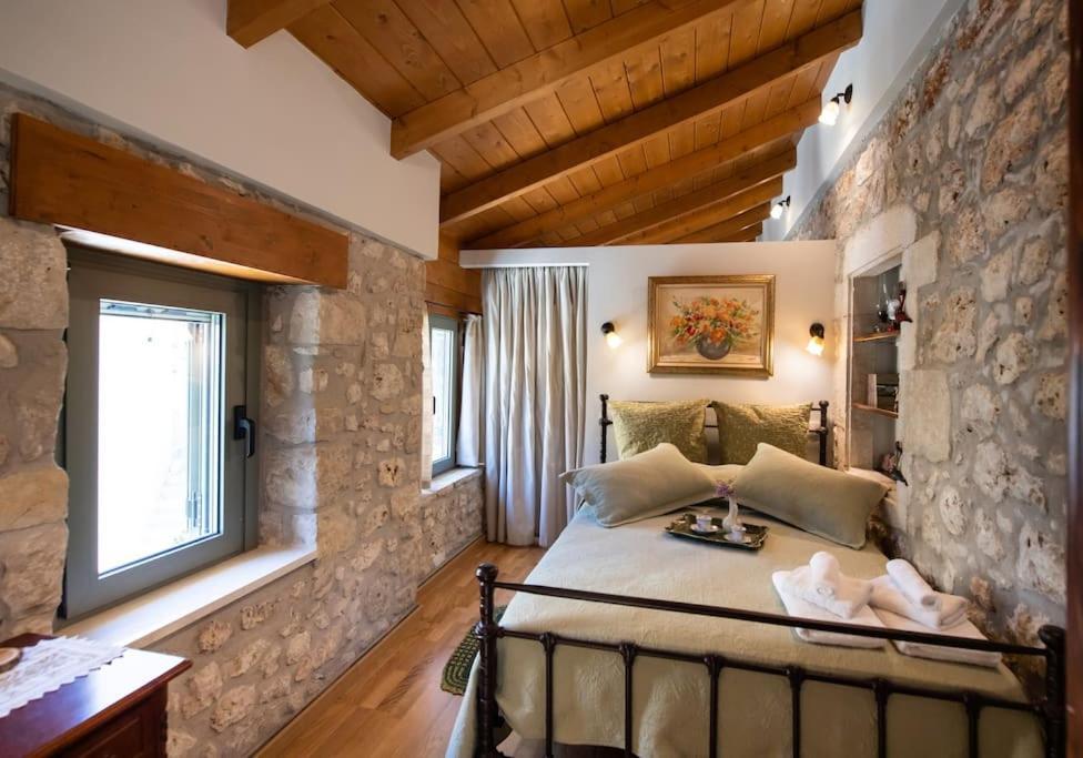 La Casa Di Bella A Tradional Stone House With Barbecue Holiday home Karia (Lefkada)