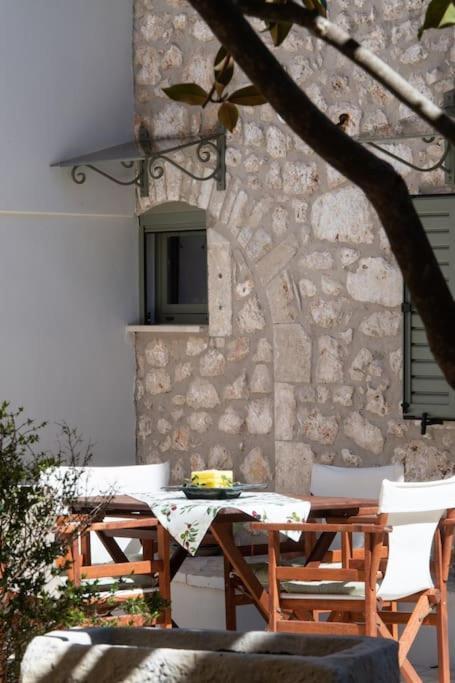 La Casa Di Bella A Tradional Stone House With Barbecue