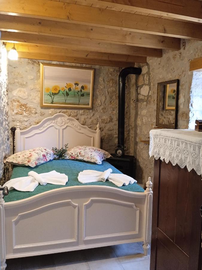 La Casa Di Bella A Tradional Stone House With Barbecue Holiday home Karia (Lefkada)