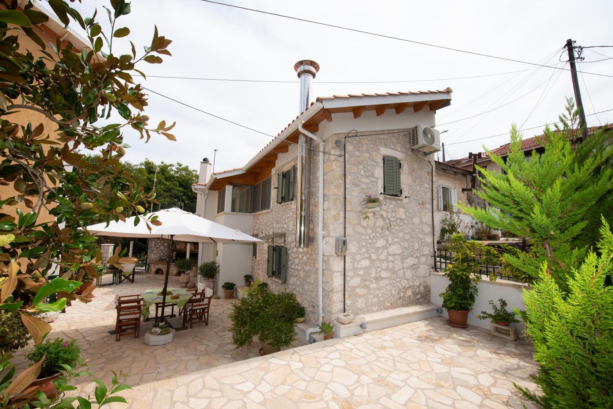 La Casa Di Bella A Tradional Stone House With Barbecue * Karia (Lefkada)